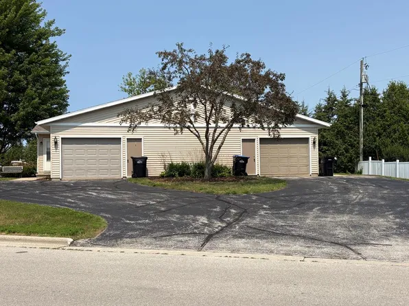 524 W Walnut Dr, Sturgeon Bay, WI 54235