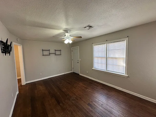 3 bed, 1084 sqft, $1,150 — Photo 2