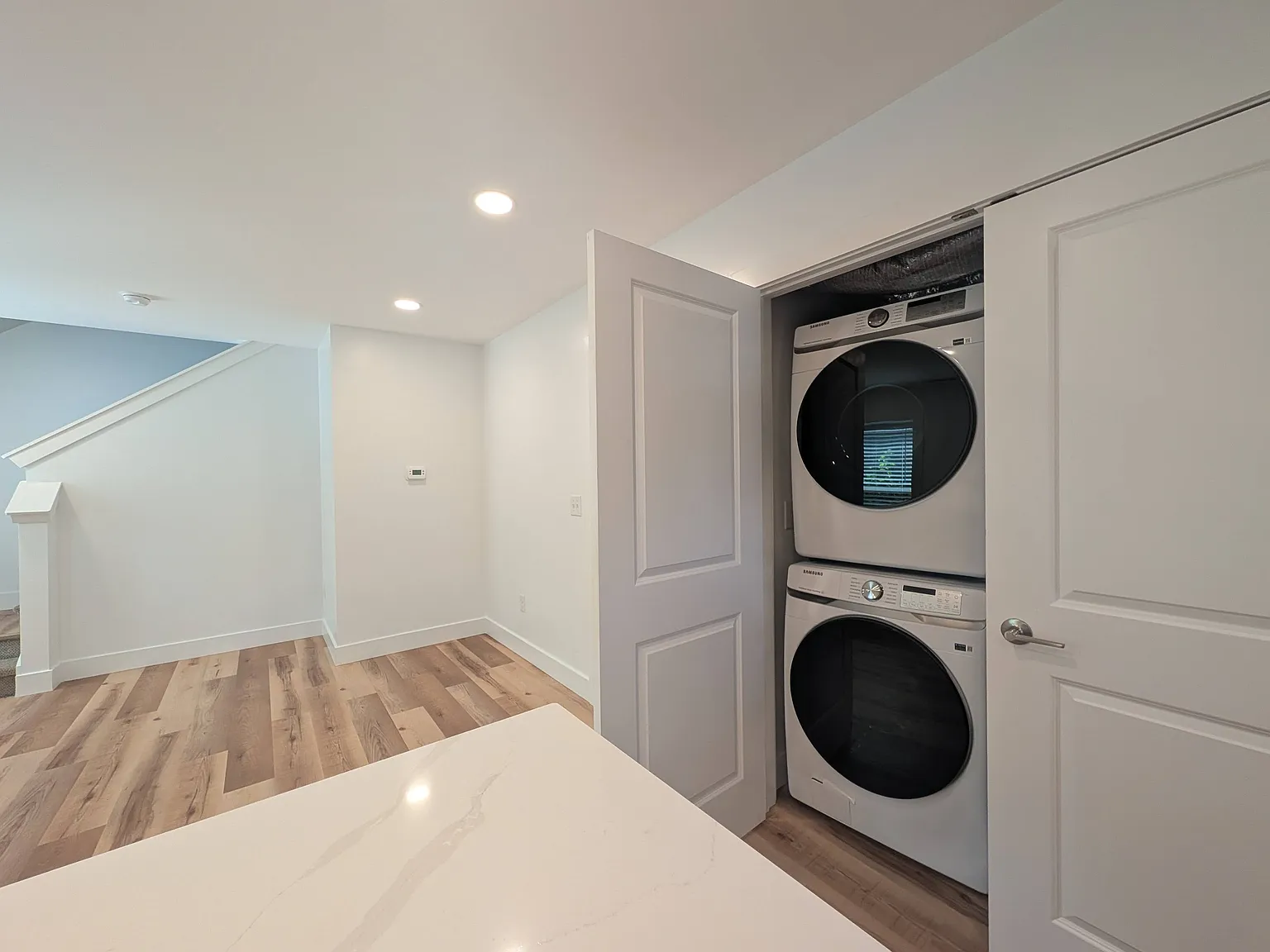 5 bed, 3.5 bath, $5,975 — Photo 2