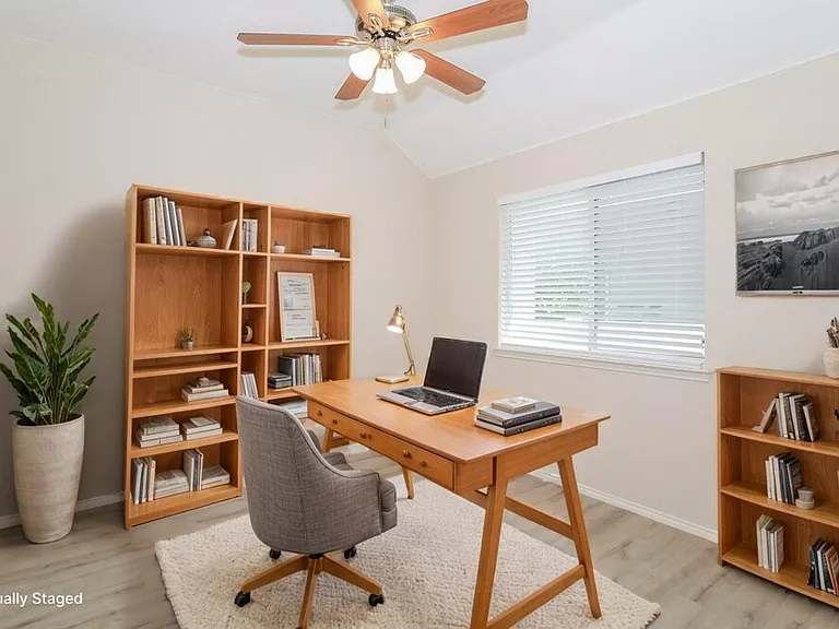 240 Creekview Dr — Photo 15