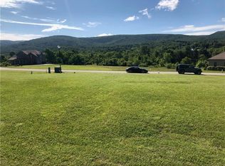 21 Wellington Dr, Uniontown, PA 15401