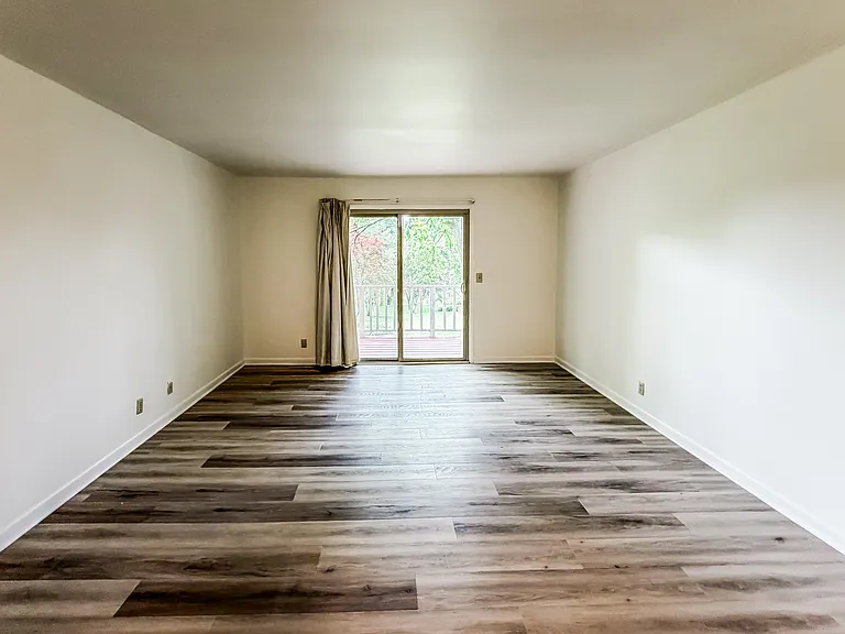Charlestown Square Apartments — Photo 31