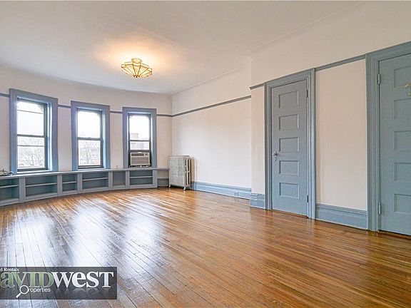4th image of 462 E 15th St APT 4L