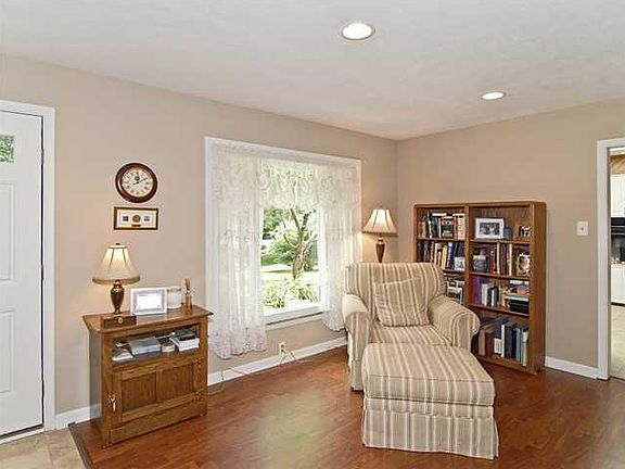 5th image of 11060 Beechwood Dr