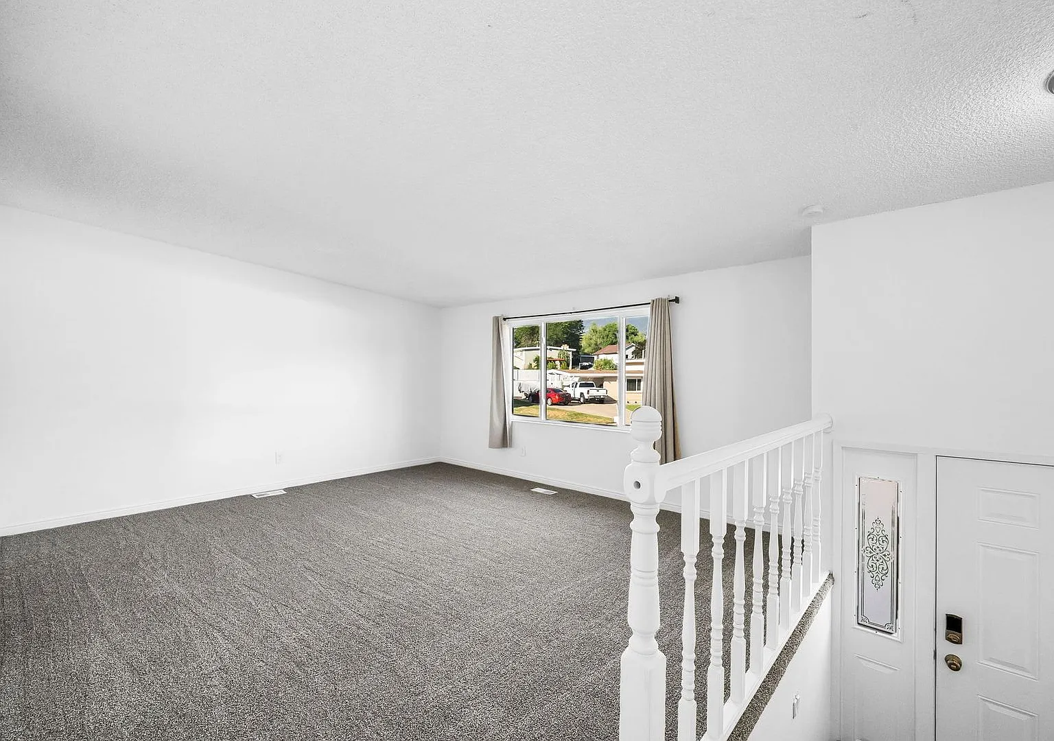 Spacious 4-Bedroom Layton Home with Finished Basement and 2-Car Garage — Photo 4