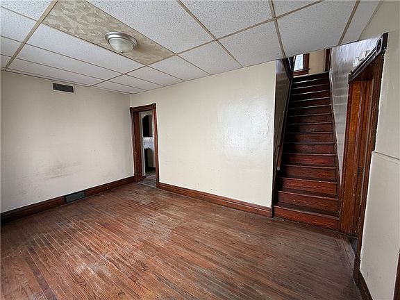 3rd image of 1613 Hanna St