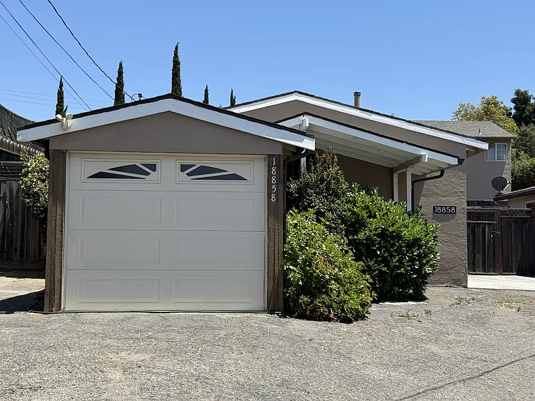 Redwood Rd — Photo 1