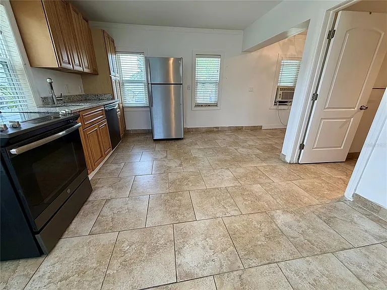 181 73rd Ave — Photo 5