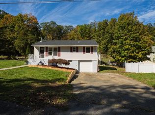 39 Colonial Dr, Mahopac, NY 10541