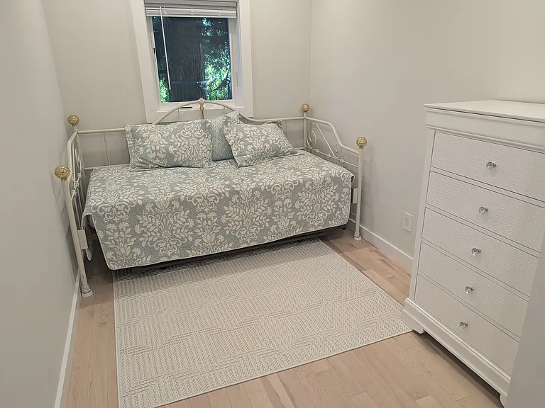 113B Plymouth Ave #B — Photo 7