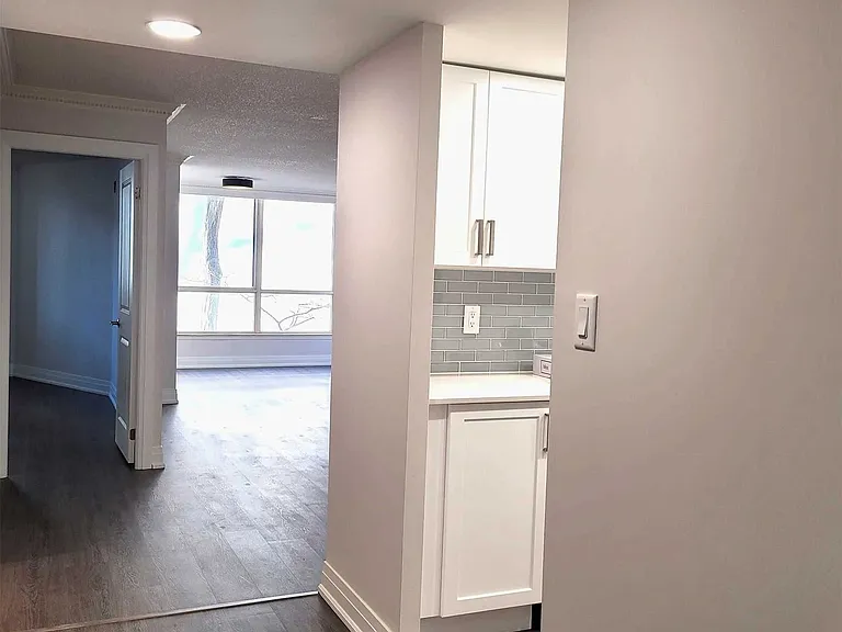 225 Davenport Rd #204 — Photo 4