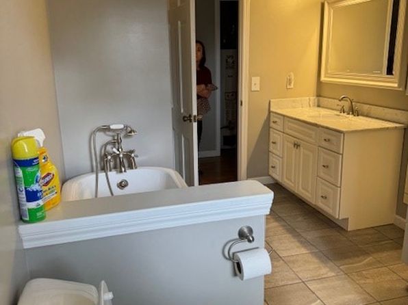 1938 Earl Cross St, Madisonville, KY 42431