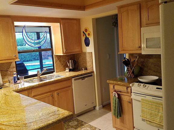 4th image of 11954 Ash St