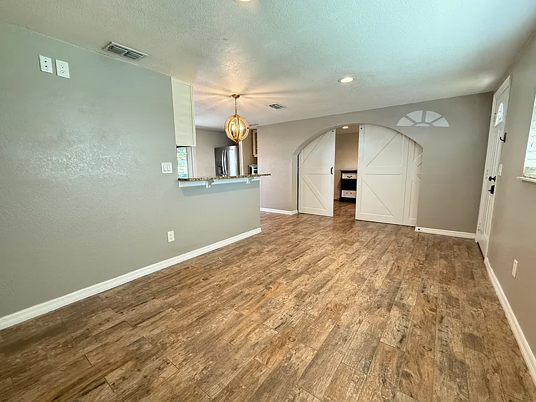 11305 Oak Dr #R — Photo 2