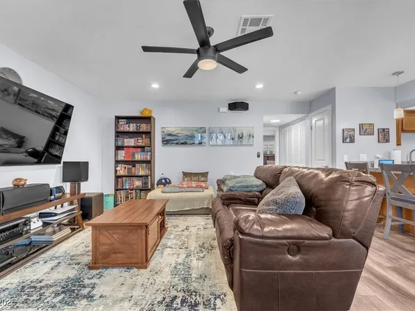 909 Red Boulder Dr Unit 202, Las Vegas, NV 89128