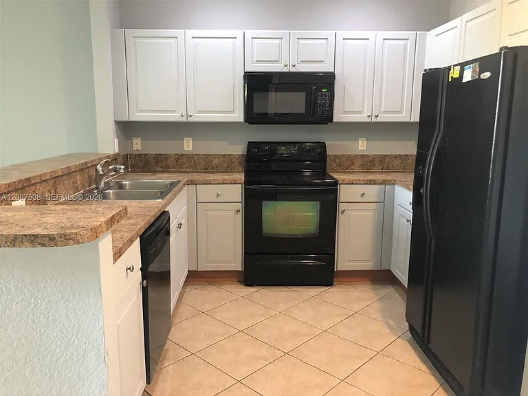 8209 SW 25th Ct — Photo 7