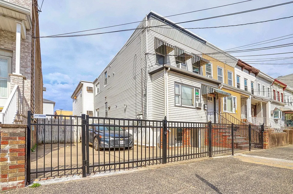 Building Photo - 73 Wales Ave #2