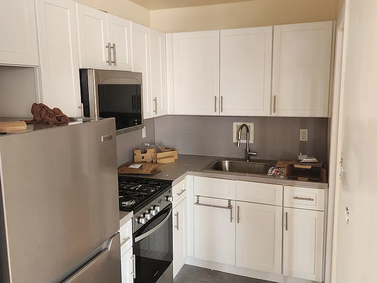14329 Barclay Ave #2G — Photo 9