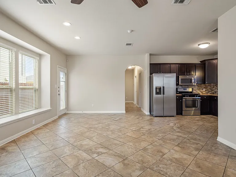102 Preston Trl — Photo 6