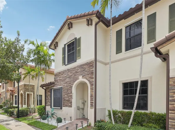 9349 W 33rd Way, Hialeah, FL 33018