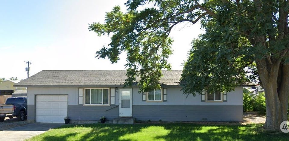 1st image of 143 NE Daisy Street