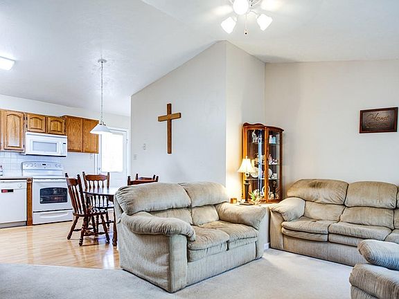 4th image of 6811 Silent Brook Ln