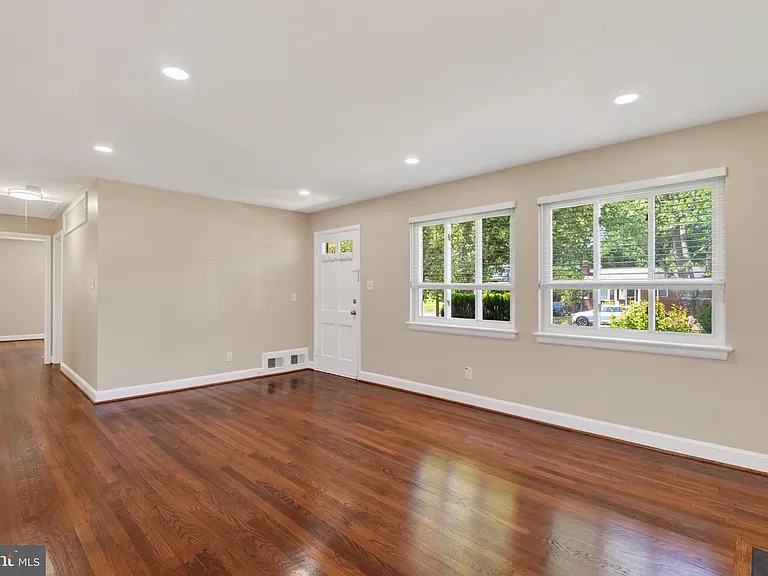 7216 Carol Ln — Photo 7