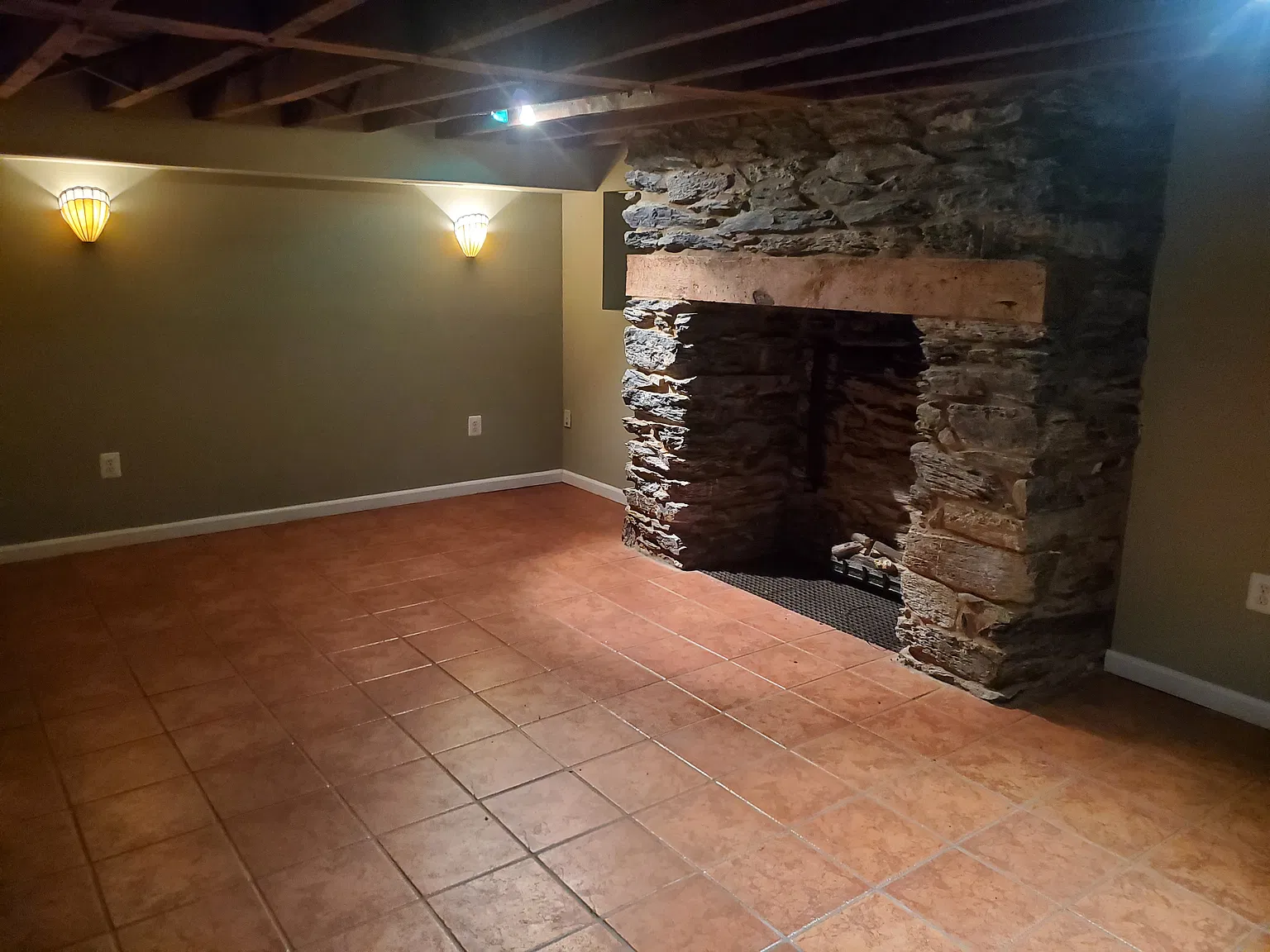 3 bed, 1000 sqft, $1,675 — Photo 3