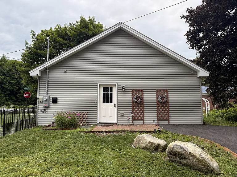 19 Clearwater Ave — Photo 4