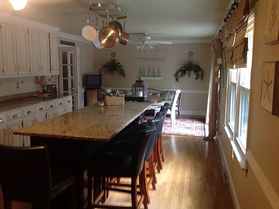 4th image of 8319 Glendale Ln