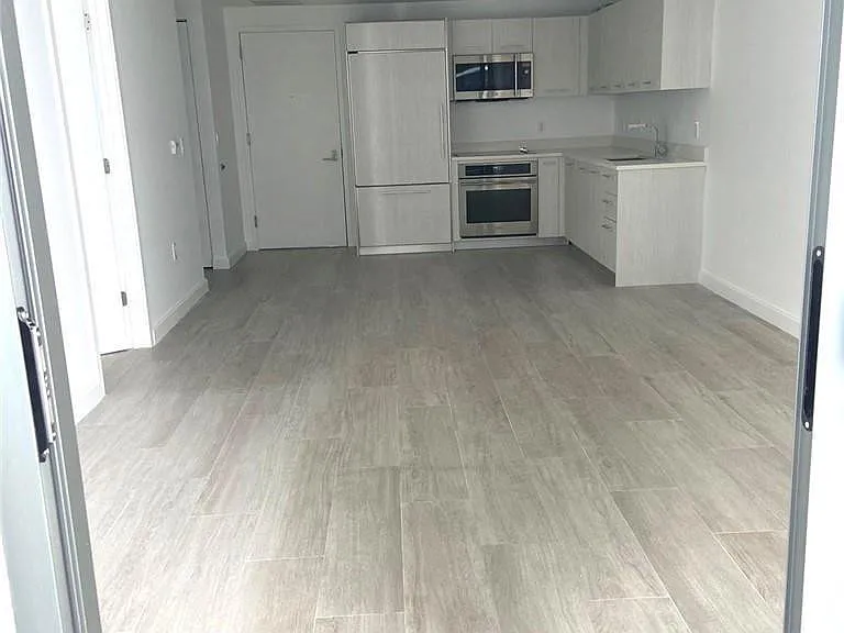 45 SW 9th St #3707 — Photo 10