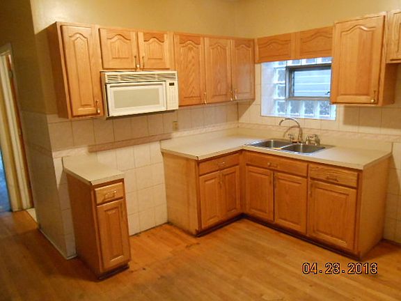 5th image of 5124 W Oakdale Ave