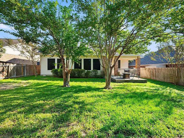 4435 Hunters Lodge Dr — Photo 40