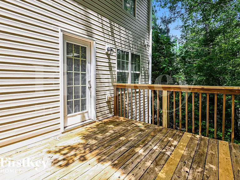 380 Pine Tree Dr — Photo 15
