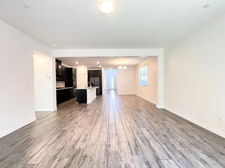 925 Bayberry Ridge St — Photo 2