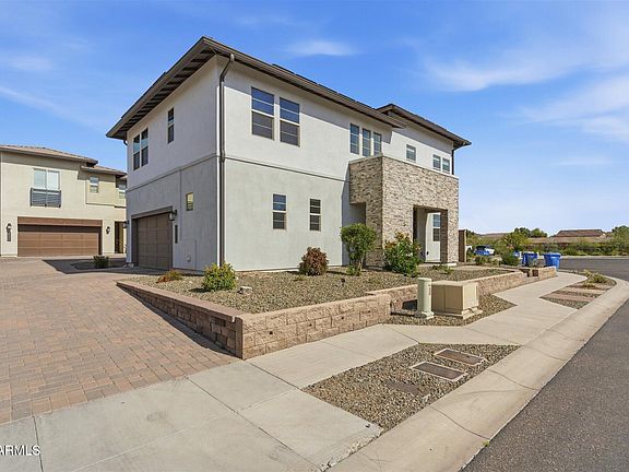 3rd image of 2338 W GLORIA Lane