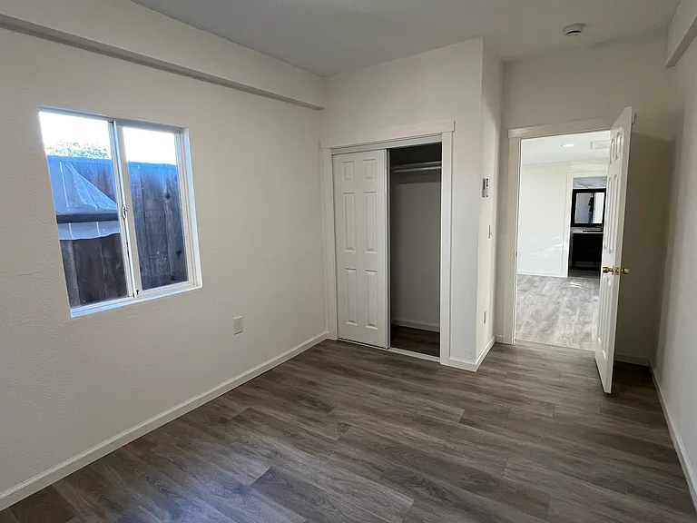 1410 Sanborn Ave — Photo 8