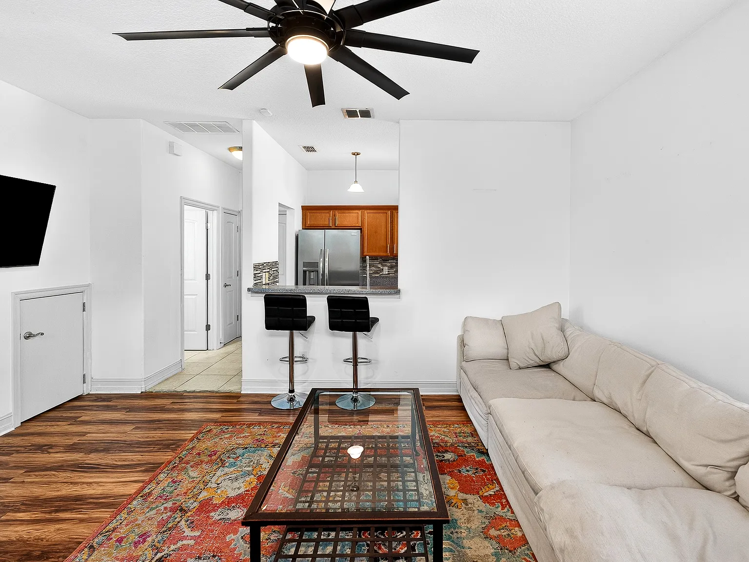 3 bed, 2.5 bath, 1410 sqft, $3,995 — Photo 3