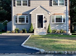 88 Cathedral Ave, Florham Park, NJ 07932