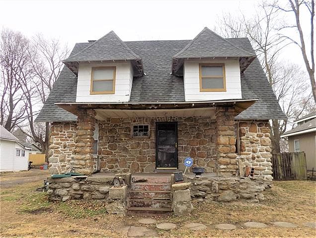 1st image of 1439 S Willow Ave