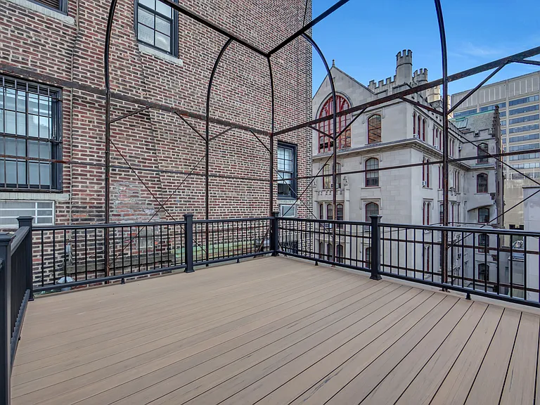 127 E 69th St #PENTHOUSE — Photo 10