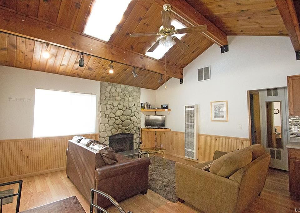 1st image of 411 W Rainbow Ave