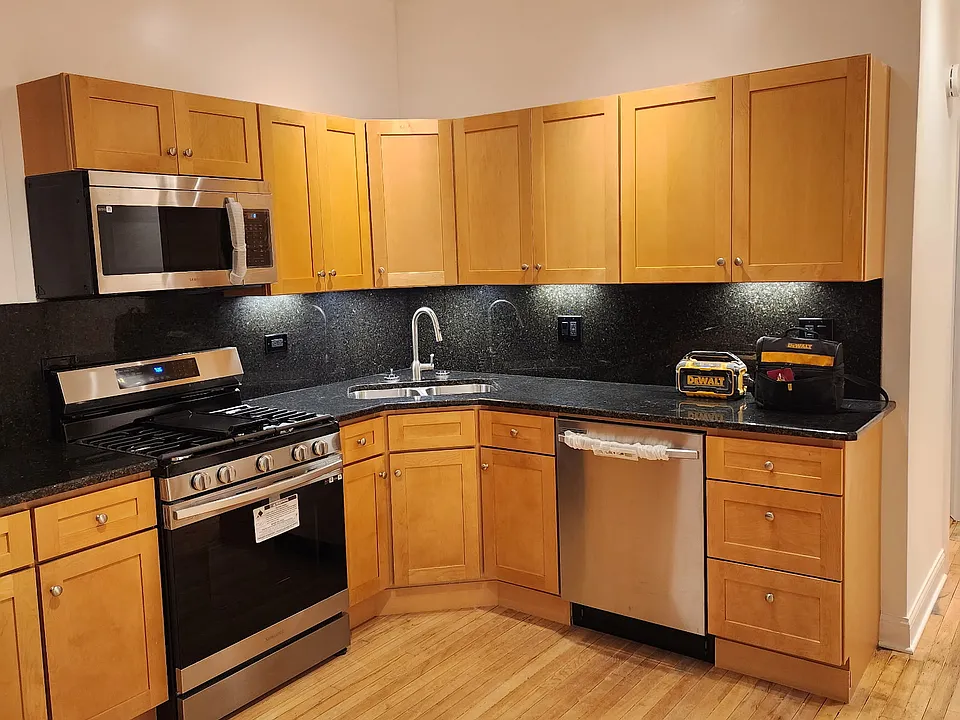 1316 N Western Ave #3