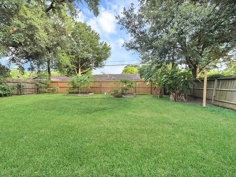 8619 Norton Dr — Photo 20