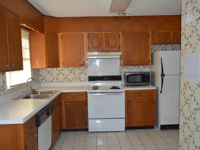 1304 Brockton Dr #B — Photo 8