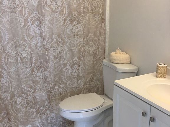 5th image of 625 NW 177th St APT 104