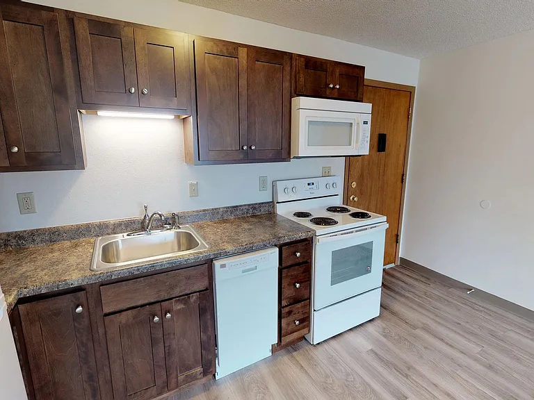 153 N Hyland Ave — Photo 2