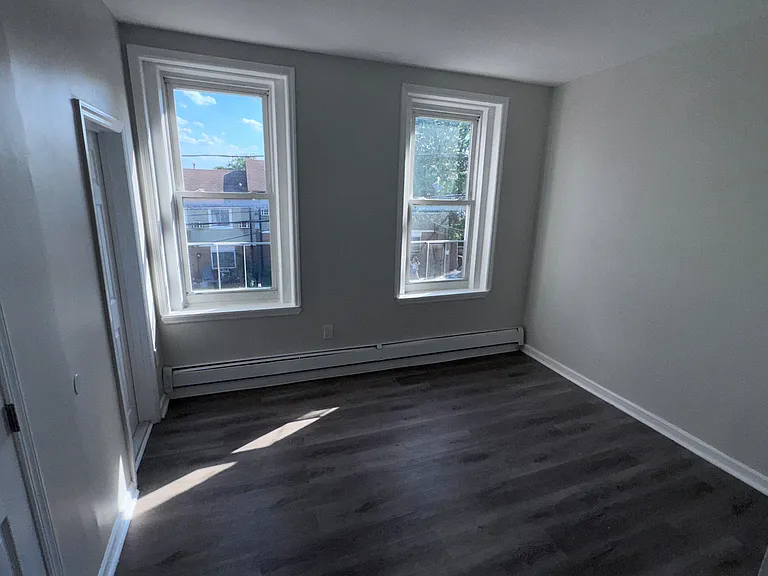 17 Earl St #2R — Photo 5