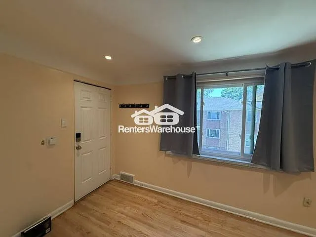 1535 Hudson St #3 — Photo 2