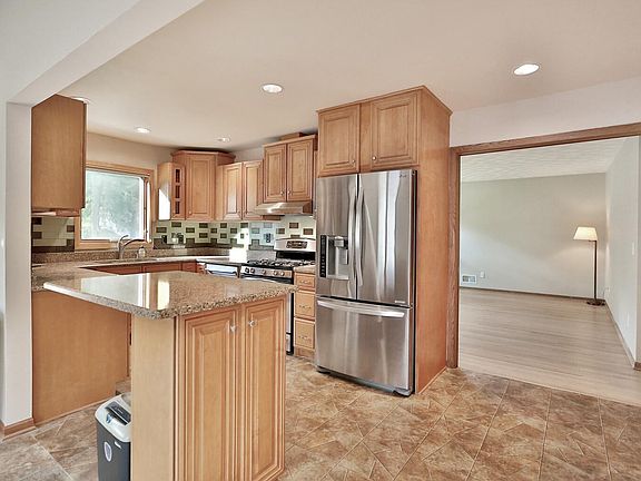 2nd image of 2189 Holloway Ave E